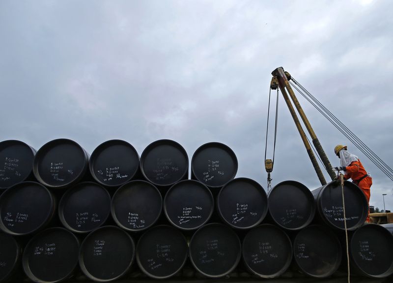 Brent oil rises 