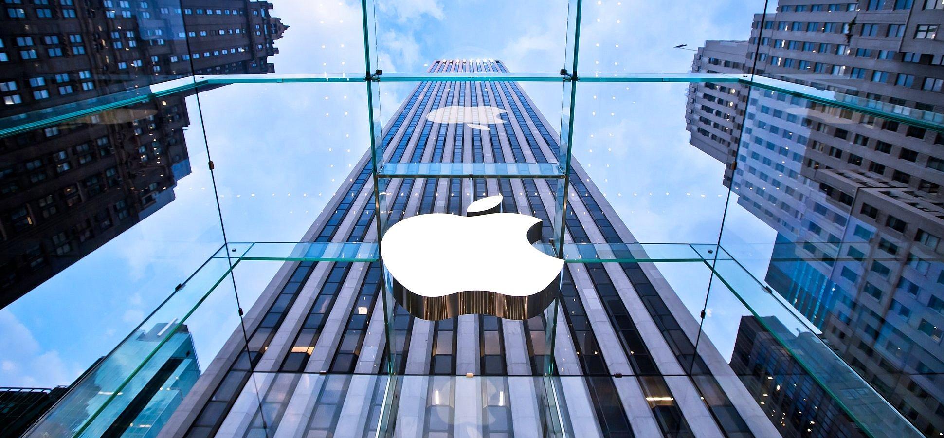 Apple moves closer to $1tn mark