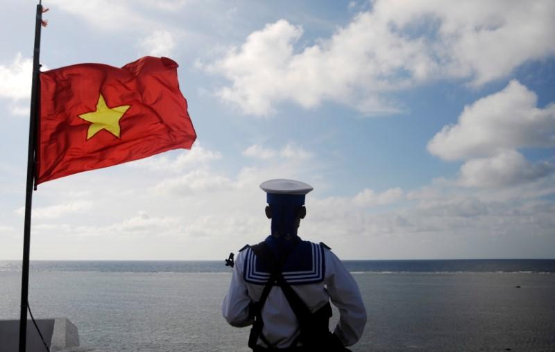 Vietnam-China spar