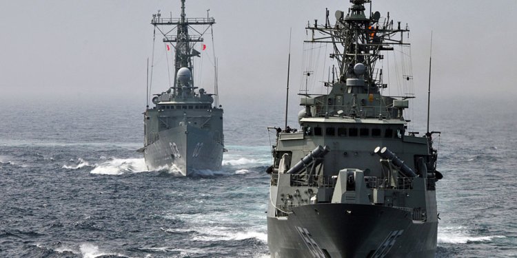 Chinese navy targets Australian warships
