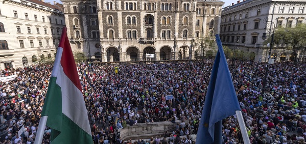 Hungarians march against Victor Orban