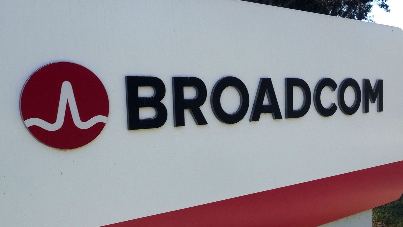 Trump blocks Broadcom