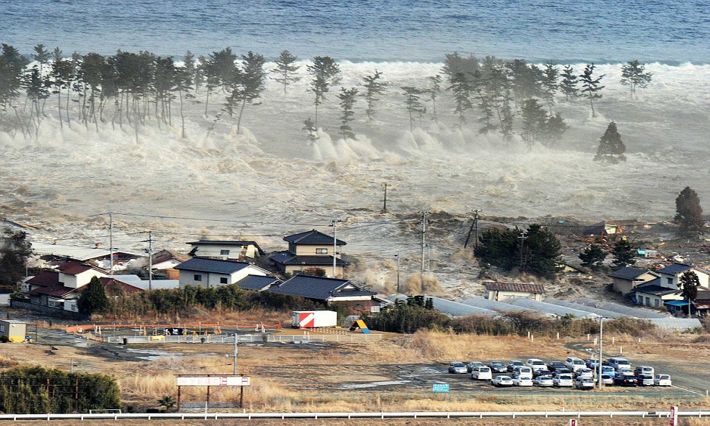 Using the Internet to stop Tsunamis