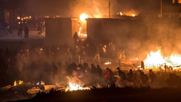 Fire destroys French migrant camp