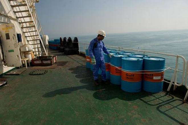 New Delhi cuts Iran oil imports