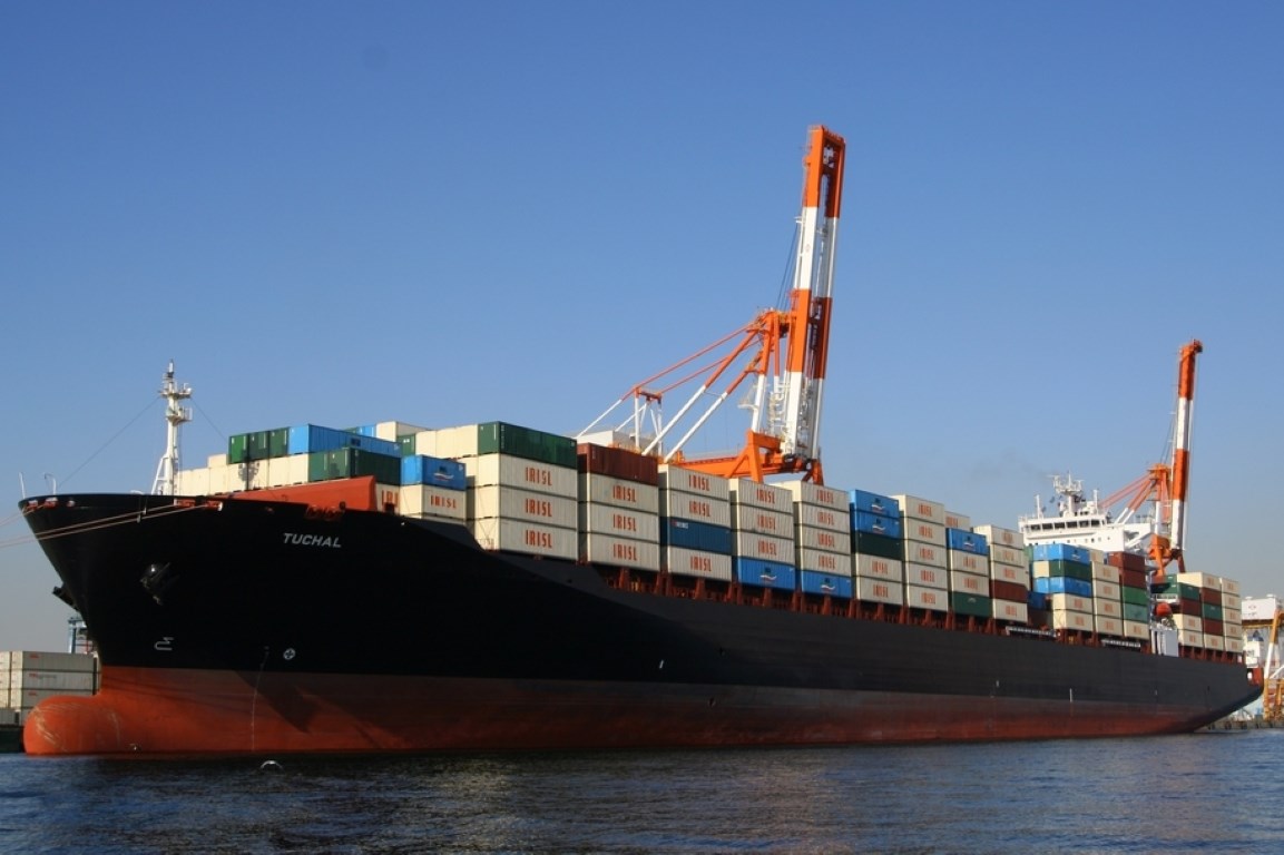 Shipping to halve carbon emissions