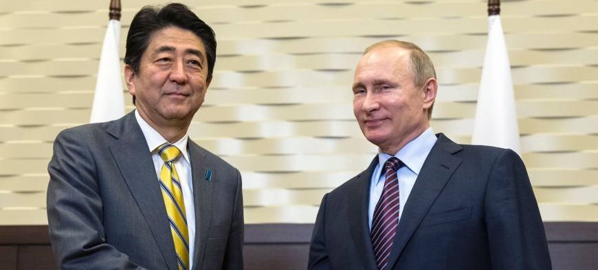 Abe halts Island dispute deal with Putin 	